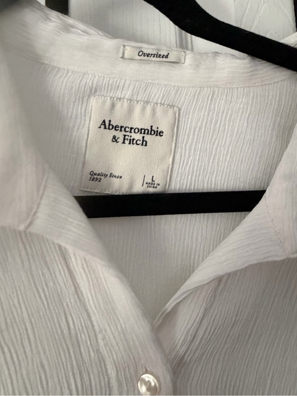 A&F crinkle long sleeve white button up sz large - Picture 5 of 6
